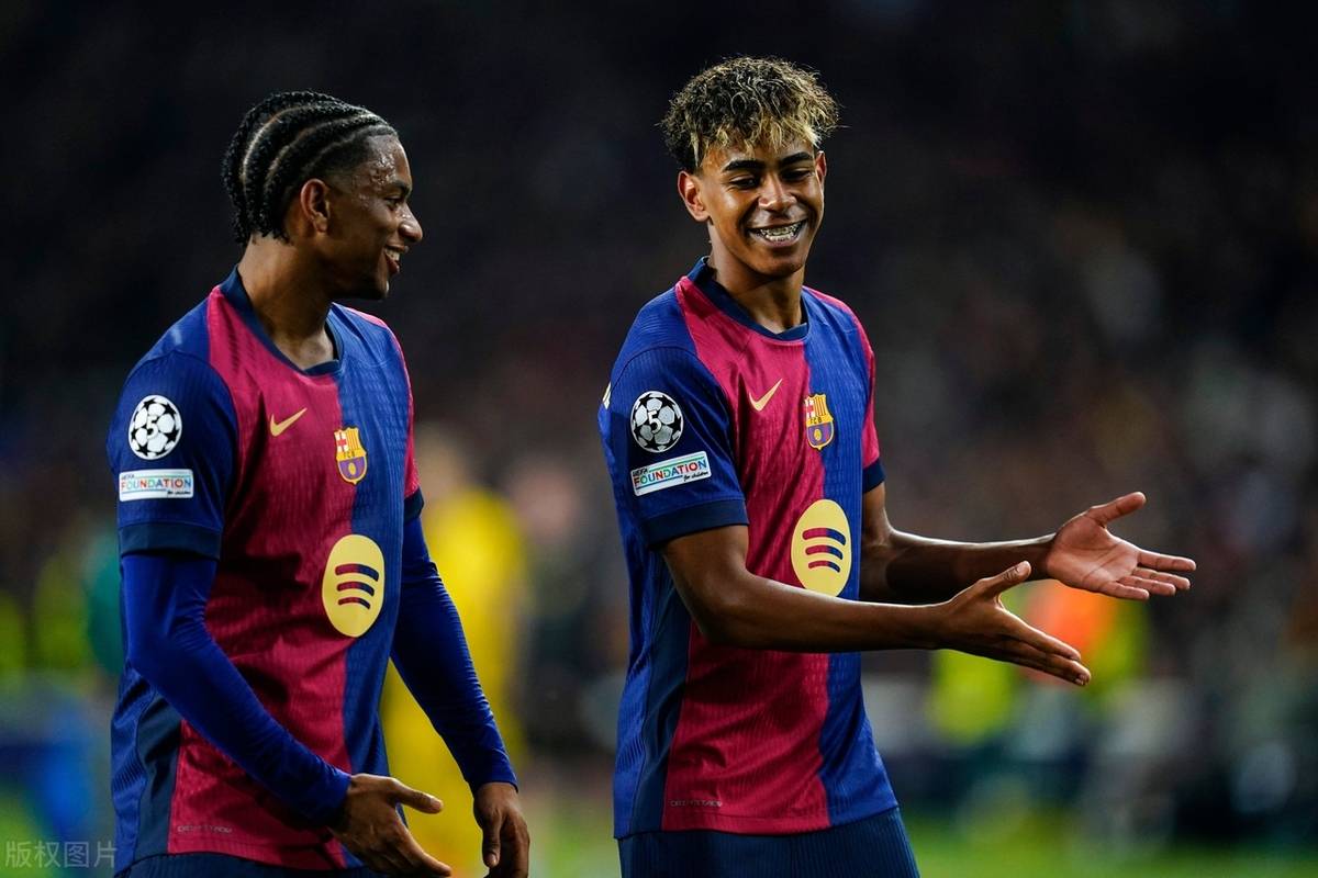 体育-关于多特蒙德绝杀莱比锡，莱万乌龙送礼意甲的信息