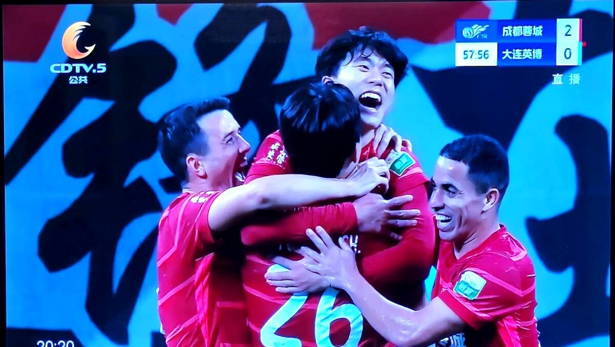 开云下载-热门球队取得连胜，球迷心情高涨