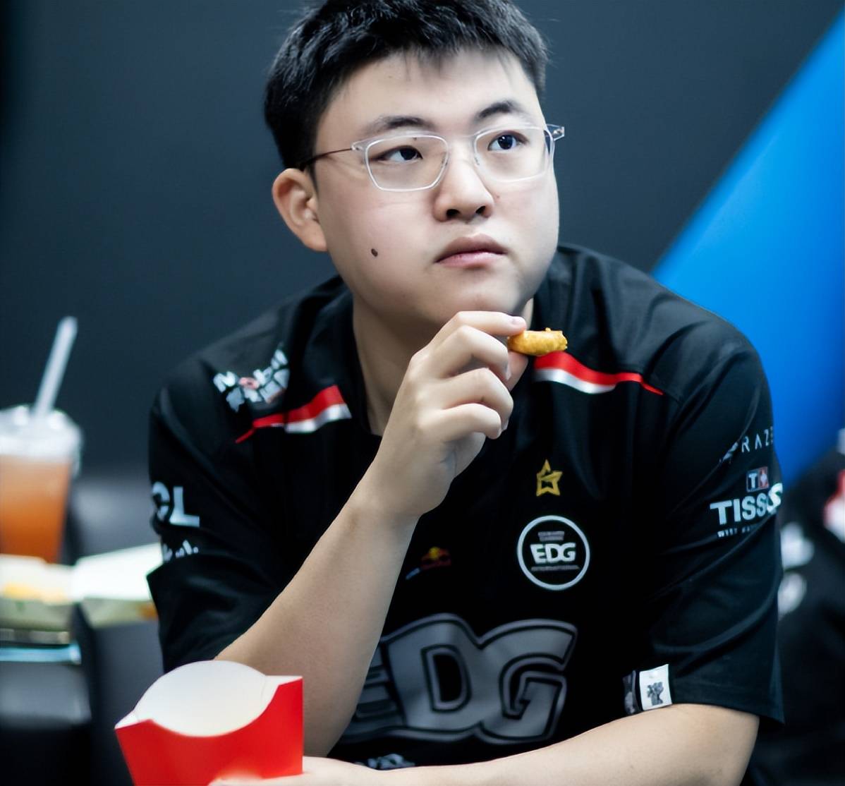 开云APP-西班牙轻取意大利，Uzi完成高光表现顶尖较量四强赛，成为赛场最大亮点的简单介绍