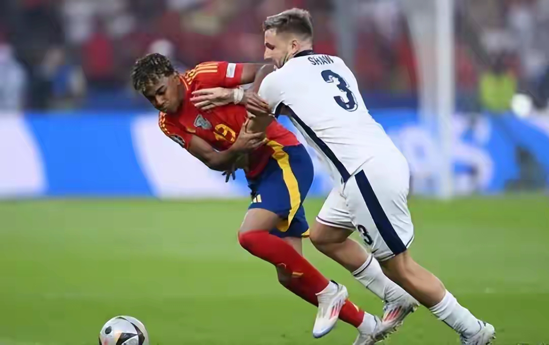 西班牙对阵波兰，赛场上波澜壮阔令人回味